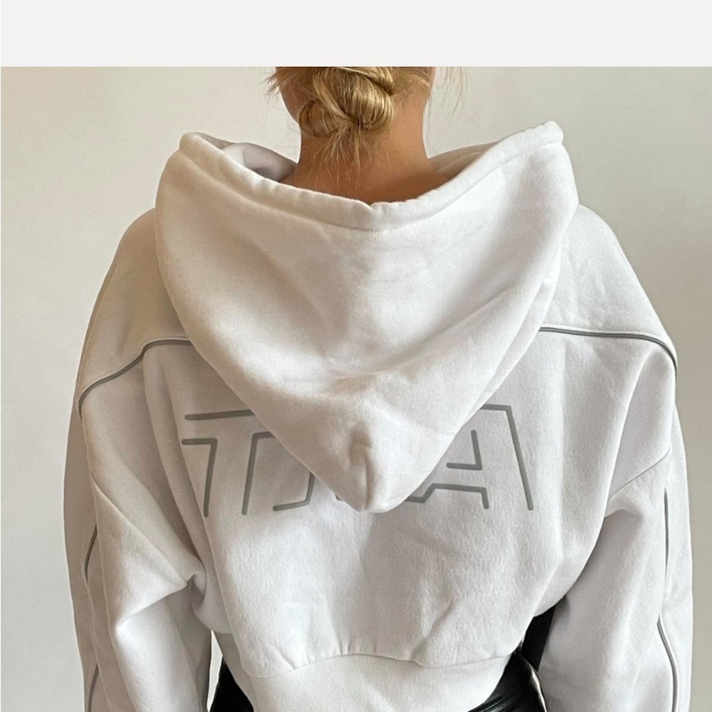 ✨ TNA ARITZIA CROP HOODIE ✨